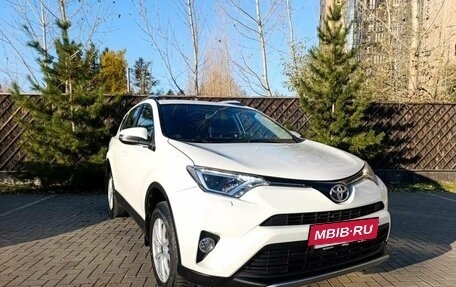 Toyota RAV4, 2017 год, 1 915 000 рублей, 3 фотография