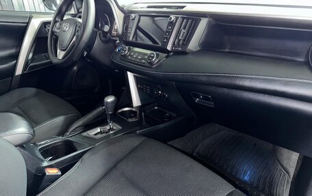 Toyota RAV4, 2017 год, 2 000 000 рублей, 4 фотография