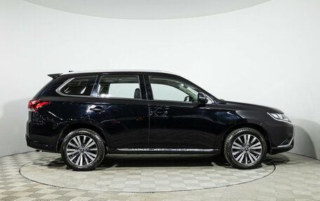 Mitsubishi Outlander III рестайлинг 3, 2022 год, 2 999 700 рублей, 4 фотография