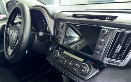 Toyota RAV4, 2017 год, 2 000 000 рублей, 2 фотография