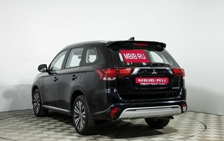 Mitsubishi Outlander III рестайлинг 3, 2022 год, 2 999 700 рублей, 7 фотография