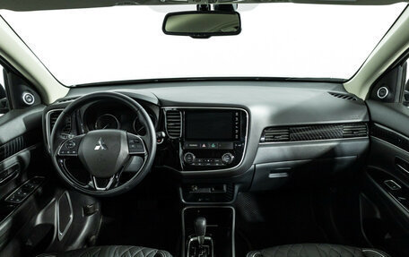 Mitsubishi Outlander III рестайлинг 3, 2022 год, 2 999 700 рублей, 13 фотография