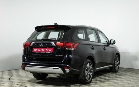 Mitsubishi Outlander III рестайлинг 3, 2022 год, 2 999 700 рублей, 5 фотография