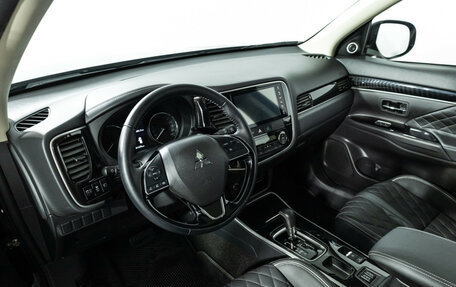 Mitsubishi Outlander III рестайлинг 3, 2022 год, 2 999 700 рублей, 11 фотография