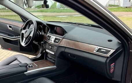 Mercedes-Benz E-Класс, 2015 год, 3 390 000 рублей, 10 фотография