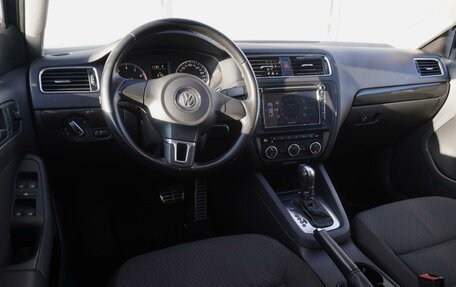 Volkswagen Jetta VI, 2012 год, 1 090 000 рублей, 10 фотография