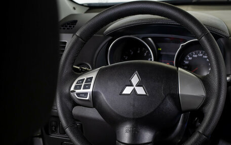 Mitsubishi Outlander III рестайлинг 3, 2011 год, 855 000 рублей, 12 фотография