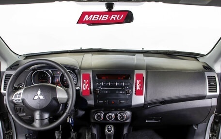 Mitsubishi Outlander III рестайлинг 3, 2011 год, 855 000 рублей, 11 фотография