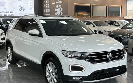 Volkswagen T-Roc I, 2021 год, 1 850 000 рублей, 3 фотография