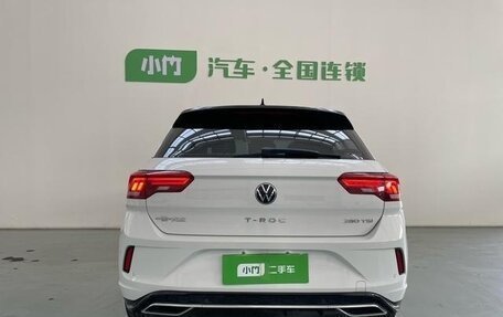 Volkswagen T-Roc I, 2023 год, 2 060 000 рублей, 5 фотография