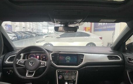 Volkswagen T-Roc I, 2023 год, 2 060 000 рублей, 7 фотография