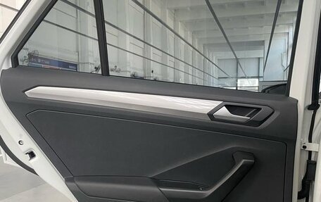 Volkswagen T-Roc I, 2023 год, 2 060 000 рублей, 24 фотография