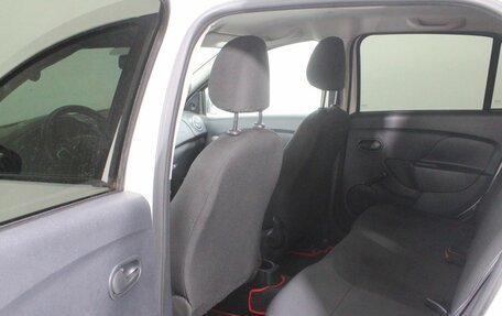 Renault Logan II, 2019 год, 685 000 рублей, 17 фотография