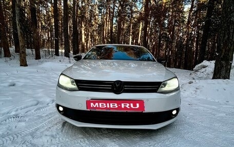 Volkswagen Jetta VI, 2013 год, 1 100 000 рублей, 2 фотография