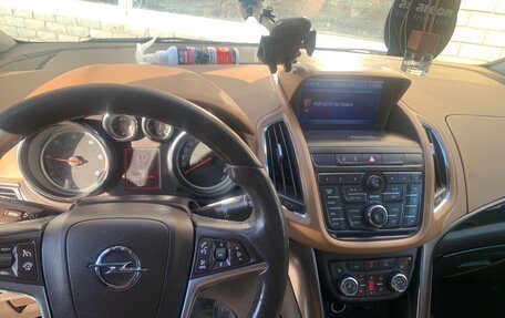 Opel Zafira C рестайлинг, 2012 год, 680 000 рублей, 3 фотография