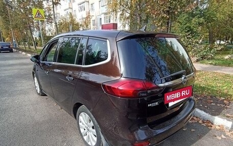 Opel Zafira C рестайлинг, 2012 год, 680 000 рублей, 2 фотография