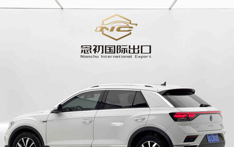 Volkswagen T-Roc I, 2023 год, 1 720 000 рублей, 6 фотография