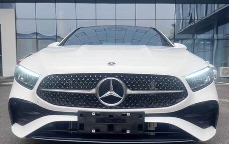 Mercedes-Benz A-Класс, 2024 год, 2 450 000 рублей, 2 фотография