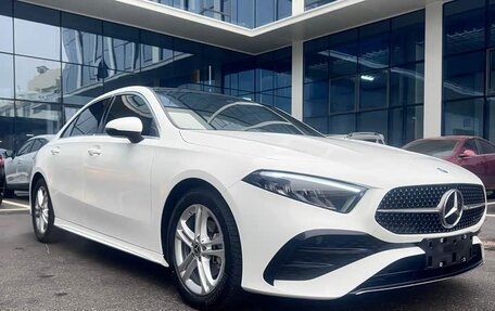 Mercedes-Benz A-Класс, 2024 год, 2 450 000 рублей, 3 фотография