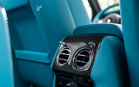 Rolls-Royce Cullinan, 2025 год, 72 000 000 рублей, 25 фотография