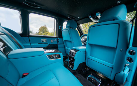 Rolls-Royce Cullinan, 2025 год, 72 000 000 рублей, 33 фотография