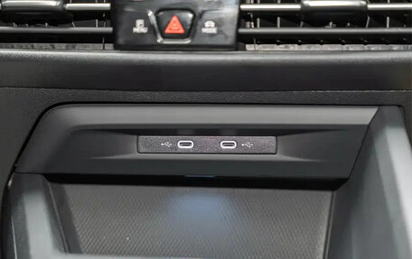 Volkswagen Golf VIII, 2023 год, 1 650 000 рублей, 12 фотография