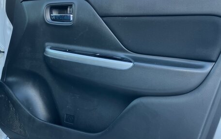 Mitsubishi L200 IV рестайлинг, 2021 год, 2 700 000 рублей, 4 фотография