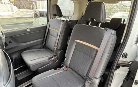 Nissan Serena, 2024 год, 1 400 000 рублей, 11 фотография