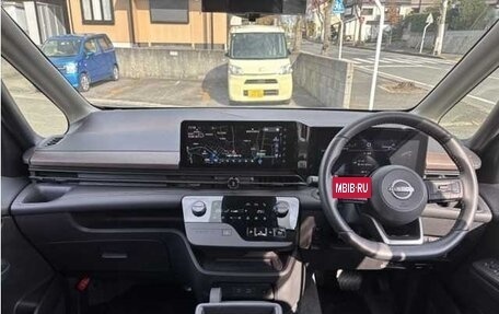 Nissan Serena, 2024 год, 1 400 000 рублей, 9 фотография