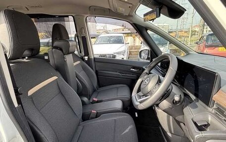 Nissan Serena, 2024 год, 1 400 000 рублей, 13 фотография