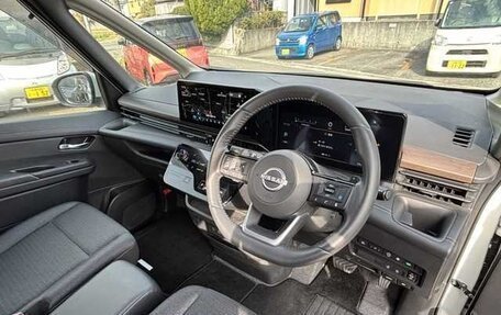 Nissan Serena, 2024 год, 1 400 000 рублей, 14 фотография