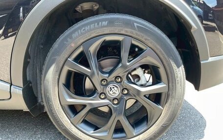 Toyota C-HR I рестайлинг, 2022 год, 1 900 000 рублей, 9 фотография