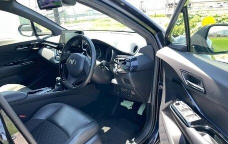 Toyota C-HR I рестайлинг, 2022 год, 1 900 000 рублей, 10 фотография