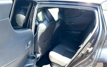 Toyota C-HR I рестайлинг, 2022 год, 1 900 000 рублей, 14 фотография