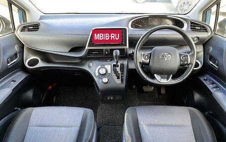 Toyota Sienta II, 2022 год, 1 000 000 рублей, 4 фотография