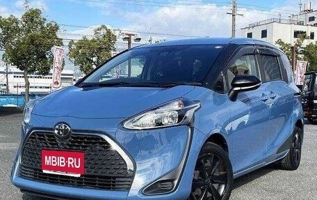 Toyota Sienta II, 2022 год, 1 000 000 рублей, 1 фотография