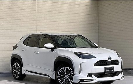 Toyota Yaris Cross, 2022 год, 1 490 000 рублей, 3 фотография