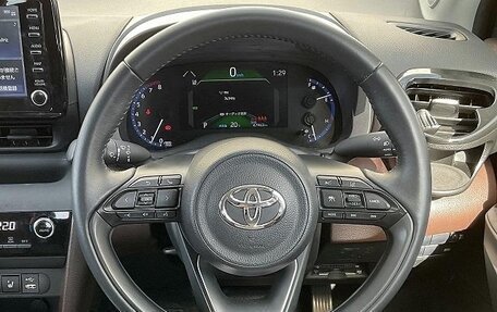 Toyota Yaris Cross, 2022 год, 1 490 000 рублей, 9 фотография
