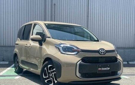 Toyota Sienta, 2024 год, 1 200 000 рублей, 1 фотография