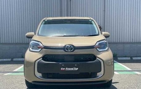 Toyota Sienta, 2024 год, 1 200 000 рублей, 2 фотография