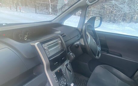 Toyota Noah III, 2010 год, 1 260 000 рублей, 7 фотография