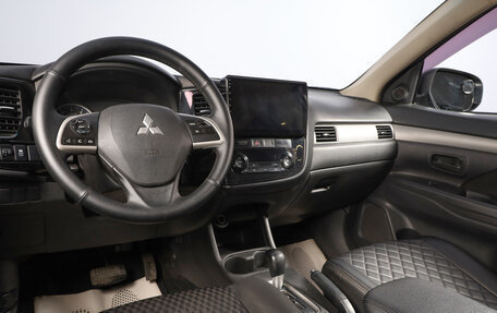 Mitsubishi Outlander III рестайлинг 3, 2013 год, 1 499 000 рублей, 10 фотография