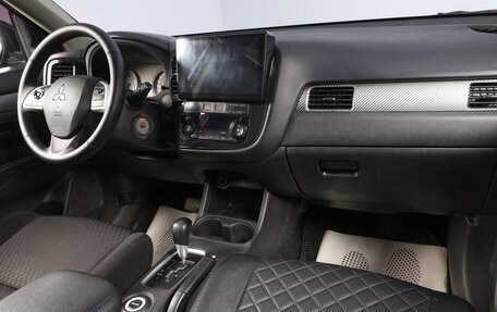 Mitsubishi Outlander III рестайлинг 3, 2013 год, 1 499 000 рублей, 9 фотография