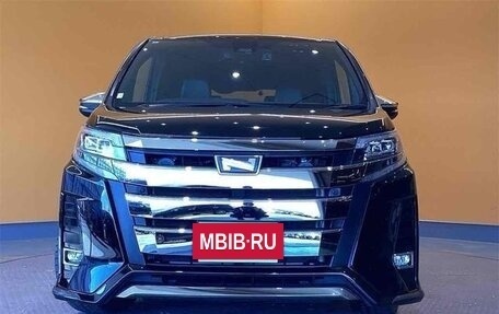 Toyota Noah III, 2021 год, 1 950 888 рублей, 2 фотография