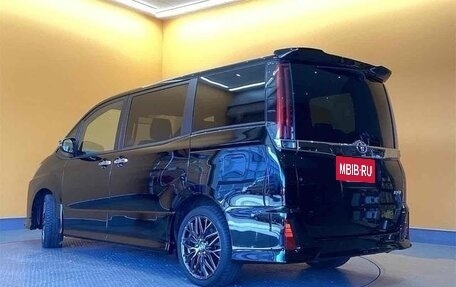 Toyota Noah III, 2021 год, 1 950 888 рублей, 5 фотография