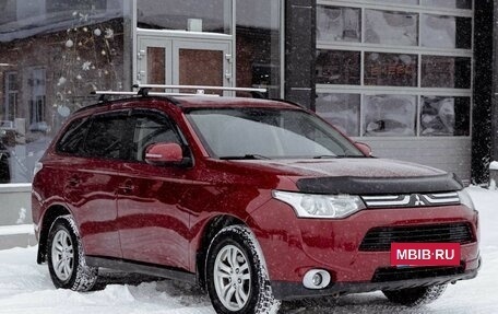 Mitsubishi Outlander III рестайлинг 3, 2013 год, 1 260 000 рублей, 2 фотография