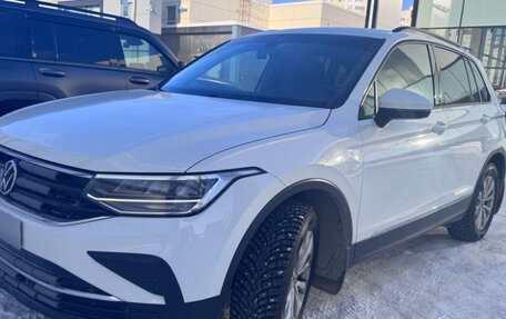 Volkswagen Tiguan II, 2021 год, 3 199 000 рублей, 3 фотография