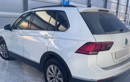 Volkswagen Tiguan II, 2021 год, 3 199 000 рублей, 2 фотография