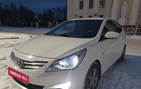 Hyundai Solaris II рестайлинг, 2015 год, 990 000 рублей, 1 фотография