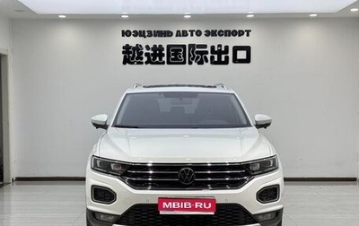 Volkswagen T-Roc I, 2023 год, 1 800 000 рублей, 1 фотография